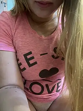 Snapshot of natashasweet chatting on 12/10/24, 03:33 natashasweet online show from 12/10/24, 03:33