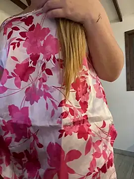 Snapshot of natashasweet chatting on 12/26/24, 03:42 natashasweet online show from 12/26/24, 03:42