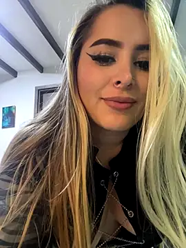 Snapshot of natashasweet chatting on 09/19/25, 01:07 natashasweet online show from 09/19/25, 01:07