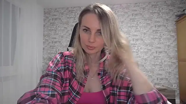 Snapshot of AlissonBia chatting on 09/15/25, 08:42 AlissonBia online show from 09/15/25, 08:42