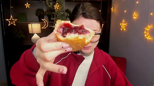 VeliraBraitberg online show from 04/12/26, 10:42