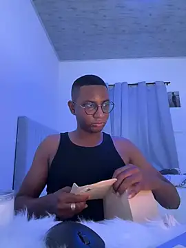 Snapshot of Arwens_bell08 chatting on 02/06/25, 12:33 Arwens bell08 online show from 02/06/25, 12:33