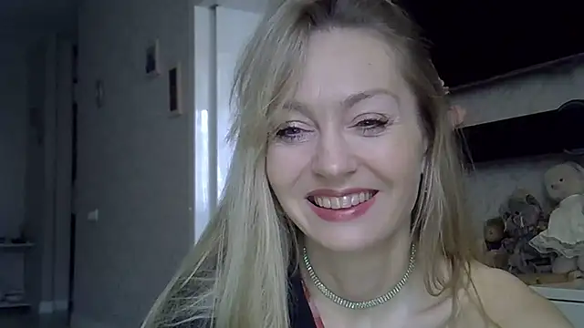 ZarinaSwift online show from 11/24/25, 04:34