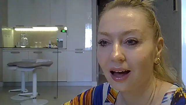 ZarinaSwift online show from 02/25/26, 04:33