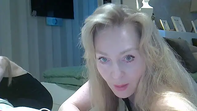 ZarinaSwift online show from 04/18/26, 07:56