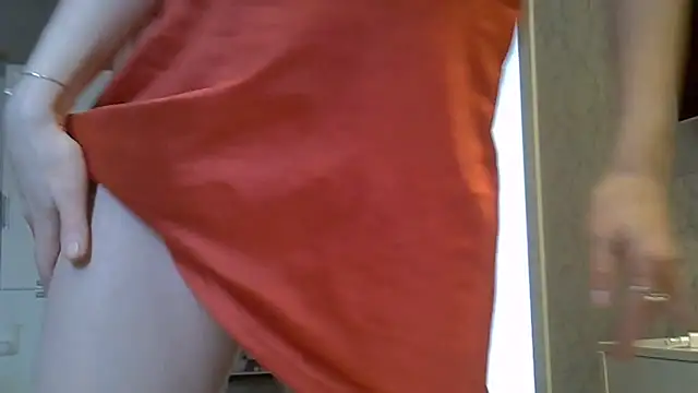 Snapshot of ZarinaSwift chatting on 05/16/26, 06:21 ZarinaSwift online show from 05/16/26, 06:21