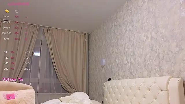 Snapshot of LaraSkinny chatting on 02/19/25, 12:22 LaraSkinny online show from 02/19/25, 12:22
