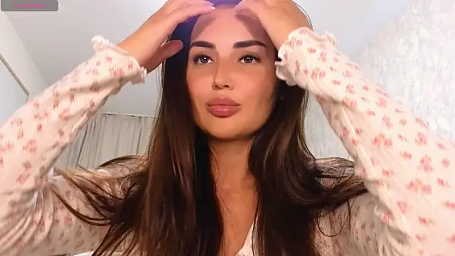 Snapshot of LaraSkinny chatting on 10/02/25, 01:18 LaraSkinny online show from 10/02/25, 01:18