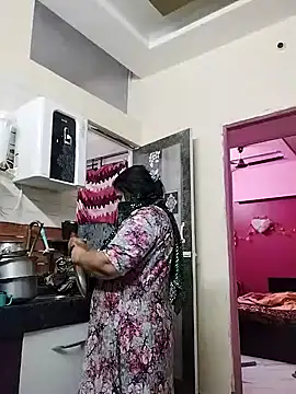 RESHMA 21 online show from 02/22/25, 10:40