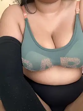 Snapshot of OnlyPragya chatting on 09/25/25, 06:00 OnlyPragya online show from 09/25/25, 06:00