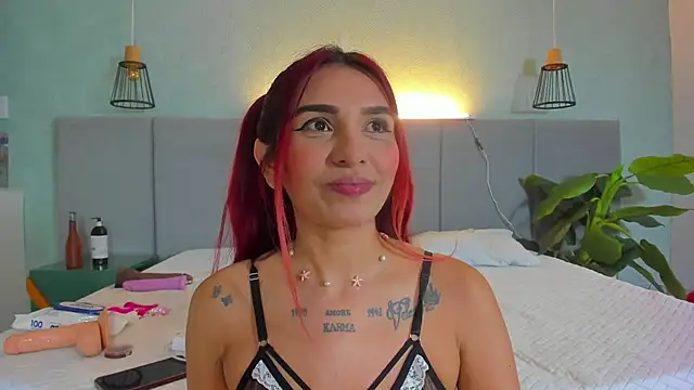 Snapshot of LiaVelez chatting on 02/15/25, 12:54 LiaVelez online show from 02/15/25, 12:54