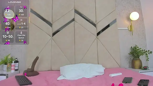 LiaVelez online show from 04/17/26, 01:58