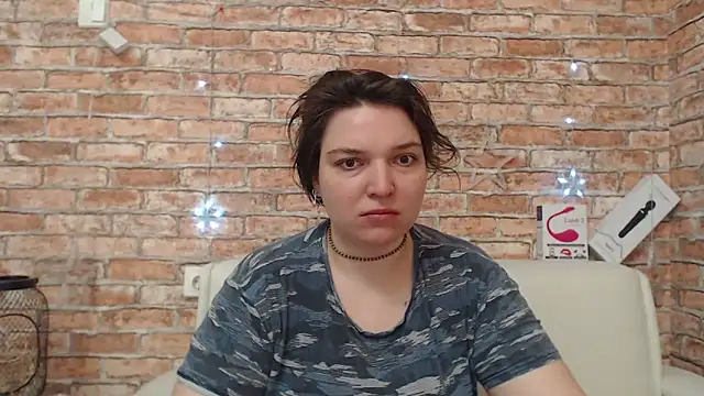 Amelia Kiss  online show from 04/19/26, 01:05