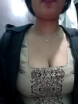 Snapshot of Kavita_ji chatting on 12/23/24, 01:51 Kavita ji online show from 12/23/24, 01:51