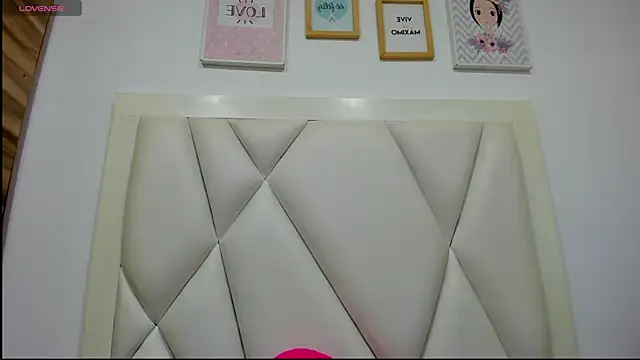 atilanadiaz7 online show from 04/17/26, 05:16