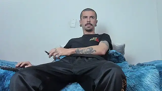 Aaron BigDickxxx online show from 10/21/25, 06:58