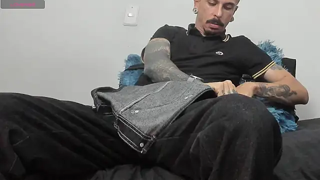 Aaron BigDickxxx online show from 11/21/25, 08:40