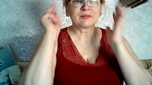 Snapshot of Aline_LoveFlowers chatting on 12/10/24, 09:33 Aline LoveFlowers online show from 12/10/24, 09:33