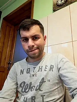 Snapshot of hornny1995 chatting on 12/04/24, 01:31 hornny1995 online show from 12/04/24, 01:31