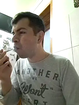 Snapshot of hornny1995 chatting on 02/02/25, 04:15 hornny1995 online show from 02/02/25, 04:15
