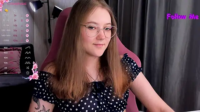 Snapshot of bunny_bubble chatting on 10/31/25, 11:28 bunny bubble online show from 10/31/25, 11:28