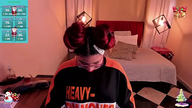 Snapshot of kyliejenner_hot chatting on 12/19/24, 12:01 kyliejenner hot online show from 12/19/24, 12:01