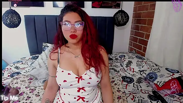 Snapshot of kyliejenner_hot chatting on 03/15/25, 02:46 kyliejenner hot online show from 03/15/25, 02:46