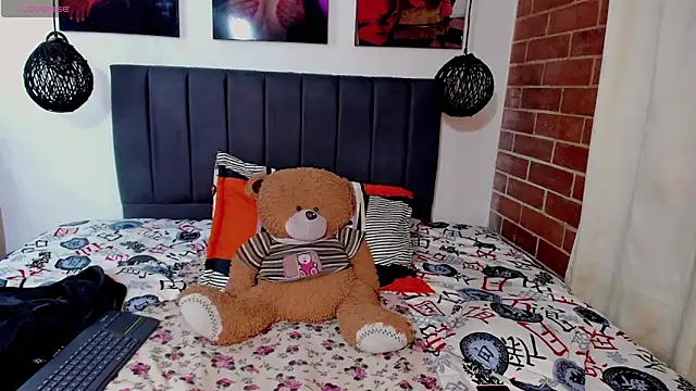 kyliejenner hot online show from 11/02/25, 01:30