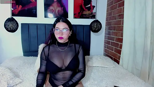Snapshot of kyliejenner_hot chatting on 06/04/26, 03:34 kyliejenner hot online show from 06/04/26, 03:34