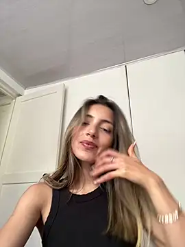 Snapshot of IsadoraGalle_ chatting on 04/24/26, 07:49 IsadoraGalle online show from 04/24/26, 07:49