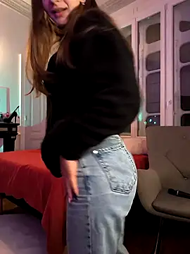 Snapshot of emma4xxx chatting on 12/06/24, 08:51 emma4xxx online show from 12/06/24, 08:51