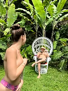 Snapshot of emma4xxx chatting on 01/04/25, 08:16 emma4xxx online show from 01/04/25, 08:16