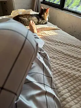 Snapshot of CuteeRose chatting on 10/21/25, 12:06 CuteeRose online show from 10/21/25, 12:06