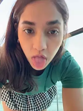 Snapshot of CuteeRose chatting on 11/30/25, 01:04 CuteeRose online show from 11/30/25, 01:04