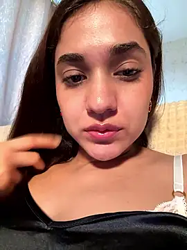 Snapshot of CuteeRose chatting on 01/05/26, 06:44 CuteeRose online show from 01/05/26, 06:44