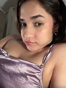 Snapshot of CuteeRose chatting on 02/01/26, 08:02 CuteeRose online show from 02/01/26, 08:02