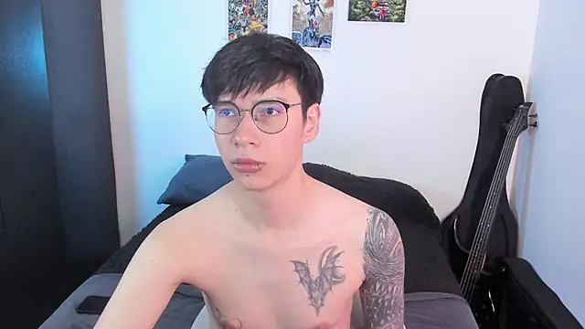 Snapshot of Aventure_Twinks chatting on 06/16/26, 10:01 Aventure Twinks online show from 06/16/26, 10:01