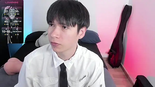 Snapshot of Aventure_Twinks chatting on 07/11/26, 04:04 Aventure Twinks online show from 07/11/26, 04:04