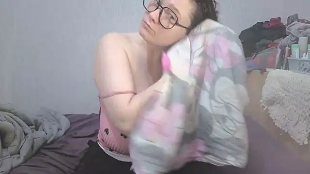 Snapshot of Nina7HotCherry chatting on 02/14/26, 05:21 Nina7HotCherry online show from 02/14/26, 05:21