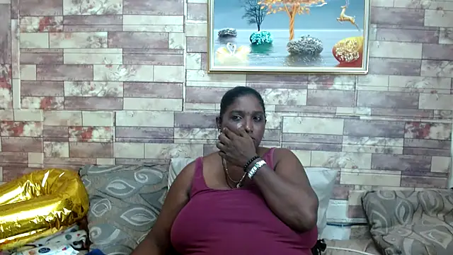 Snapshot of Indian_tracy chatting on 01/21/25, 01:43 Indian tracy online show from 01/21/25, 01:43