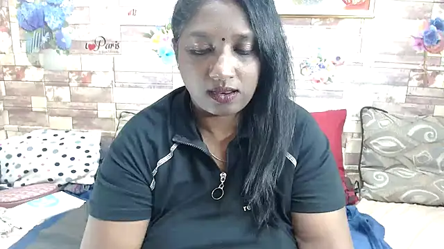 Snapshot of Indian_tracy chatting on 10/23/25, 12:21 Indian tracy online show from 10/23/25, 12:21