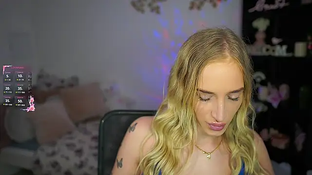 Nicolette  Shea  online show from 01/28/25, 01:59