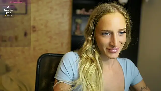 Nicolette  Shea  online show from 10/19/25, 01:34