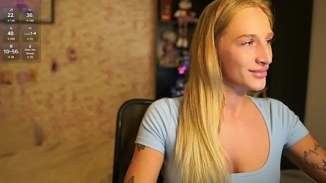 Nicolette  Shea  online show from 12/15/25, 09:24