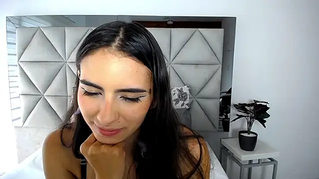 nina pons online show from 02/06/25, 08:34