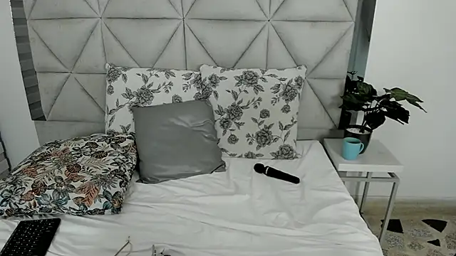 nina pons online show from 03/05/25, 01:10