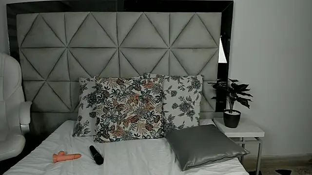 nina pons online show from 03/11/25, 11:04