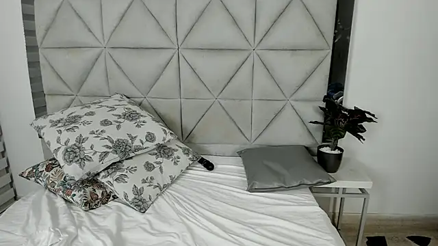 nina pons online show from 03/14/25, 01:48