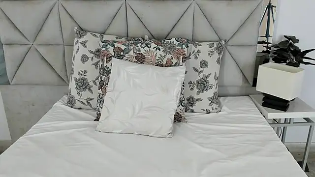 nina pons online show from 09/27/25, 09:09