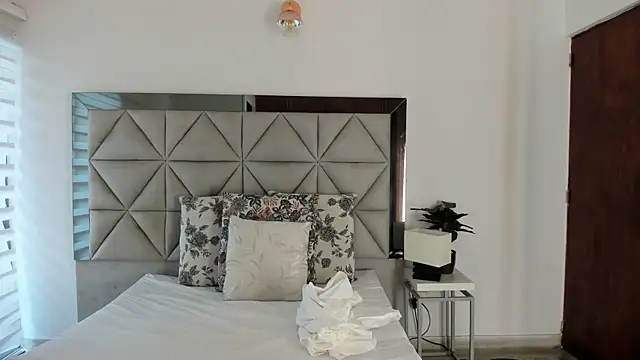 nina pons online show from 10/02/25, 09:22